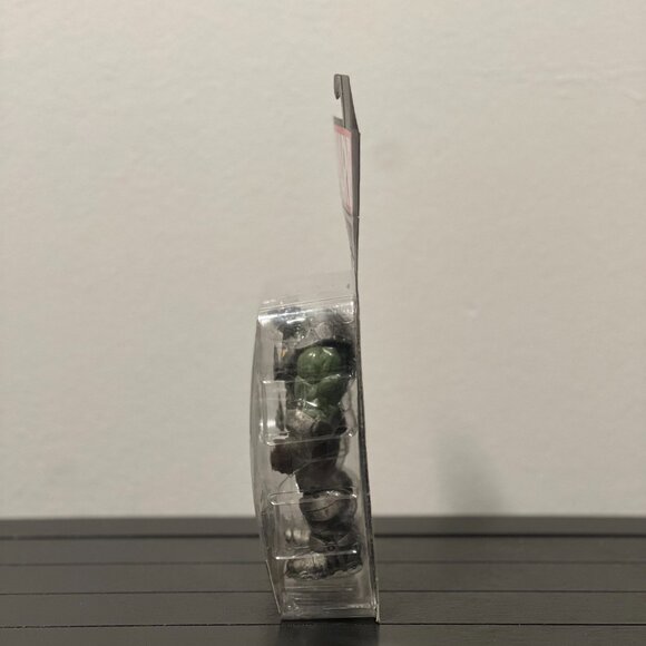 Marvel Infinite Series Hulk Action Figure - Picture 2 of 5